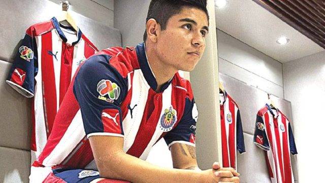 Atleta vistiendo ropa deportiva fabricada por Industrias MyR