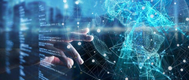 手按显示带有连接节点覆盖的球仪的虚拟屏幕